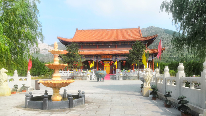 安葬着王爷的陵园——皇家龙山陵园
